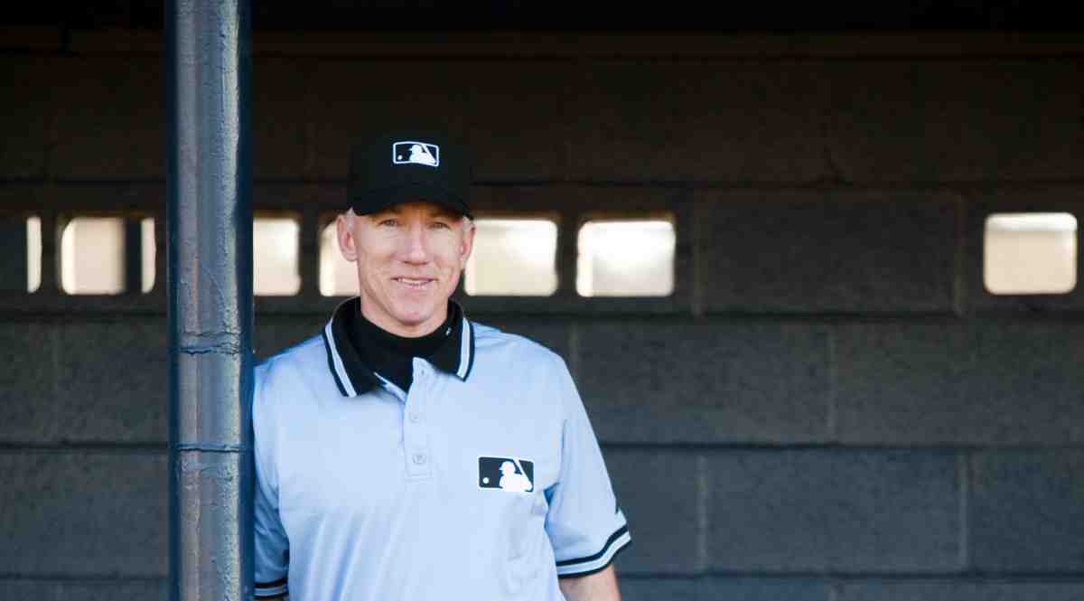 World Series umpire Lance Barksdale shares pivotal moment