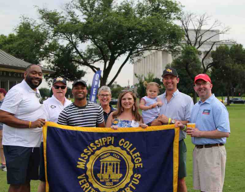 Mississippi College alumni, staff members, and friends in the Washington, D.C. area enjoy gathering on the historic Mall each summer to celebrate the Magnolia State.