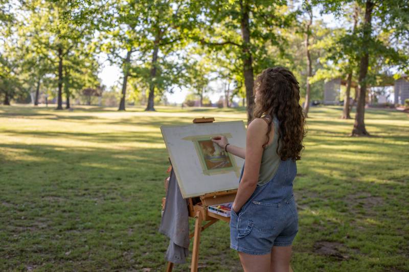 Emma Knowles, a rising senior studio art major at Mississippi College, approached the Plein Air Painting Competition as a learning experience that would help develop her time management skills.