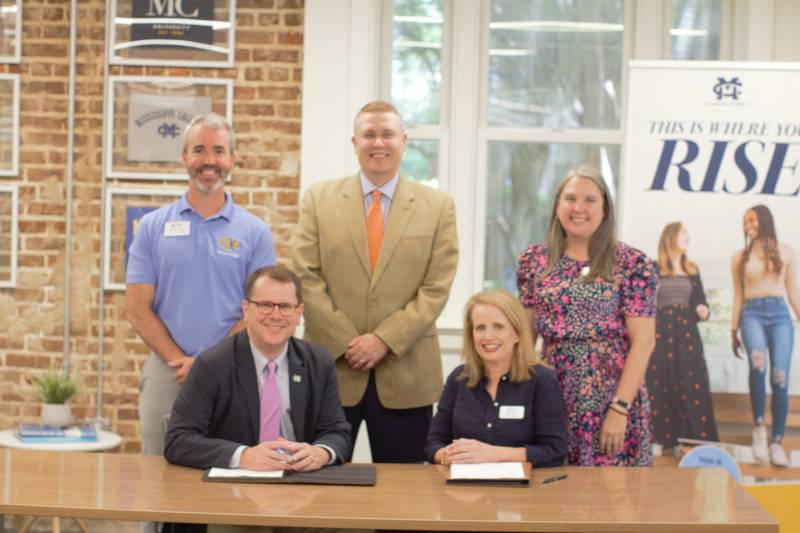 On hand to witness ±«ÓătvPresident Blake Thompson and Christ Covenant School Dean of Advisement Cheri Creel sign the MOU are, from left, Michael Wright, ±«Óătvdean of enrollment services, Michael J. Highfield, ±«Óătvprovost and executive vice president, and Kristy Hawkins, CCS math teacher.