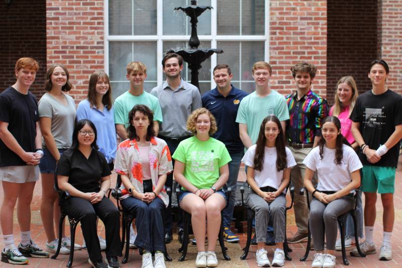 Members of the Honors College Class of 2027 enjoy a sense of community while excelling in interdisciplinary honors courses in addition to their regular curricula.
