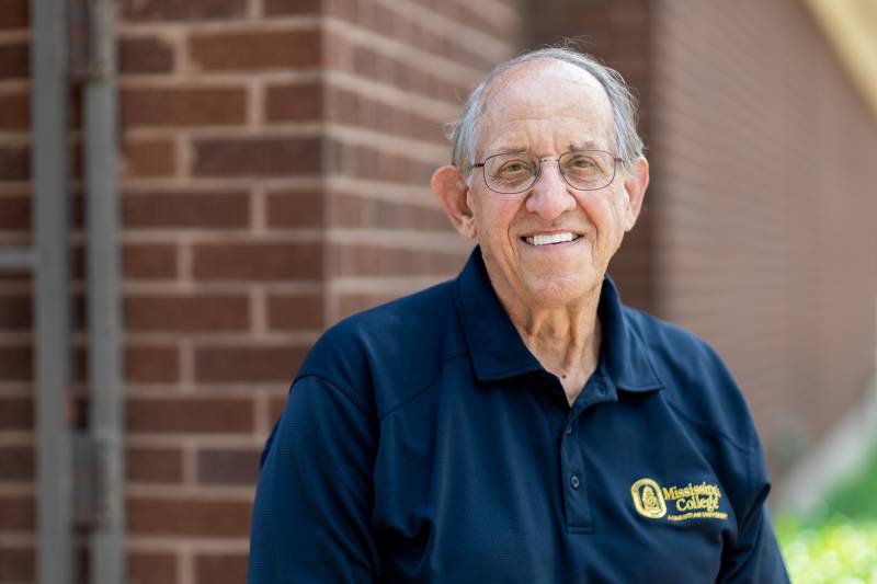 Dr. Tom Williams 