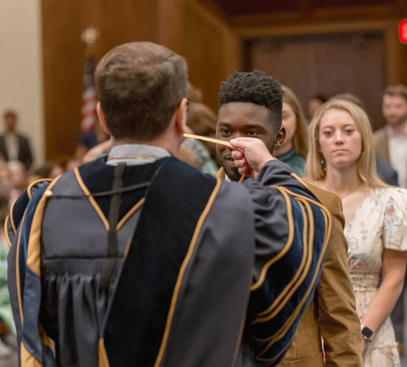 ±«ÓãtvPresident Blake Thompson presents medals to senior Honors College students Xavian Branch and Kayleigh Canoy during the 2025 Honors Convocation.