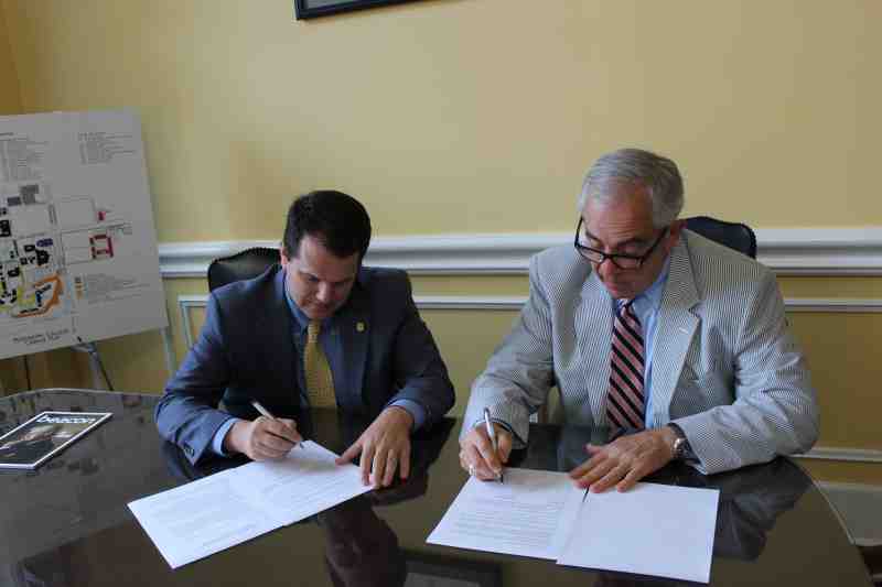 Mississippi College & Jackson Academy leaders signed an agreement  calling for for a tuition reduction for students at the two institutions. President Blake Thompson and JA headmaster Jack Milne signed papers August 20 on the Clinton campus. The documents contain details of the new MC-JA partnership.